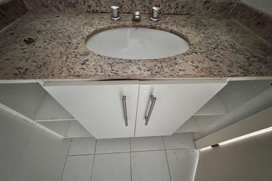 Banheiro Social de apartamento à venda com 3 quartos, 77m² em Recreio dos Bandeirantes, Rio de Janeiro