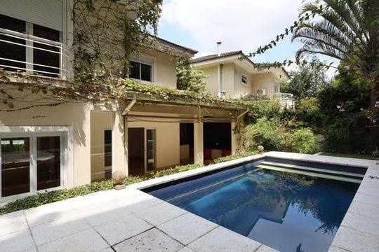 Piscina de casa de condomínio à venda com 4 quartos, 483m² em Jardim Guedala, São Paulo