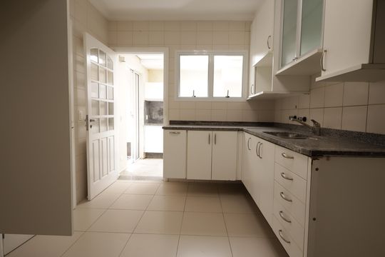 Cozinha de casa de condomínio à venda com 4 quartos, 483m² em Jardim Guedala, São Paulo