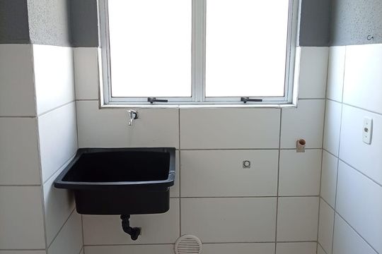 Área de serviço de apartamento para alugar com 2 quartos, 52m² em Chapéu do Sol, Porto Alegre