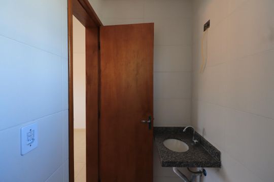 Banheiro de apartamento à venda com 2 quartos, 55m² em Vila Esperança, São Paulo