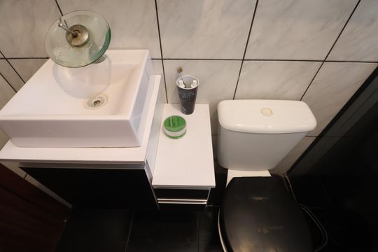 Banheiro de casa à venda com 2 quartos, 43m² em São José, Canoas