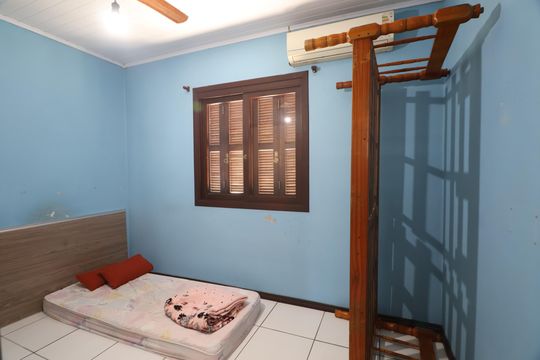 Quarto 1 de casa à venda com 2 quartos, 43m² em São José, Canoas