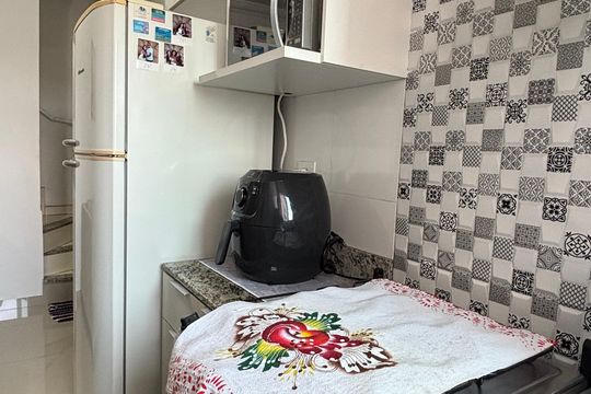 Cozinha de apartamento à venda com 2 quartos, 102m² em Jardim Santo André, Santo André