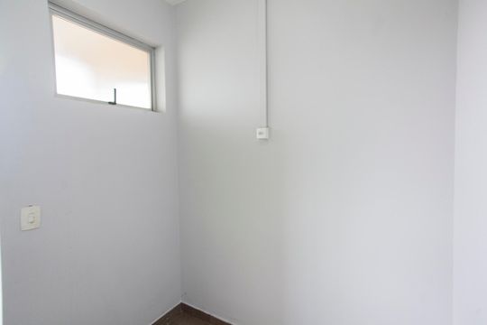 Quarto de Serviço de apartamento para alugar com 3 quartos, 130m² em Patrimônio, Uberlândia