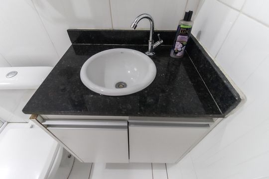 Banheiro de casa de condomínio à venda com 2 quartos, 64m² em Itaquera, São Paulo
