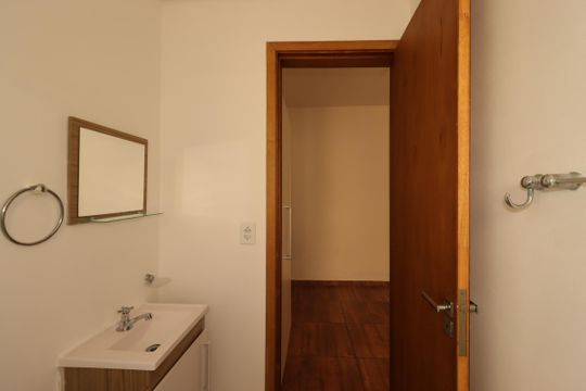 Banheiro de kitnet/studio para alugar com 1 quarto, 25m² em Bangú, Santo André