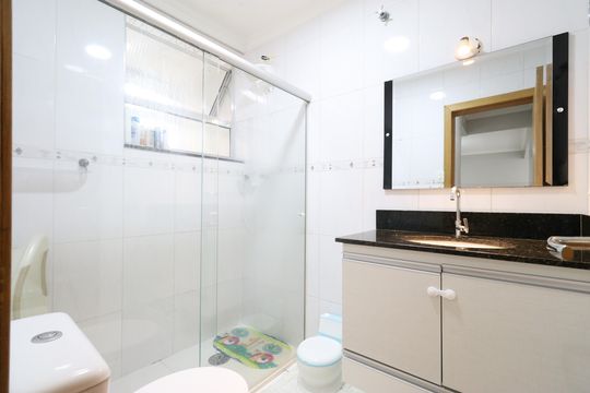 Banheiro  de apartamento à venda com 2 quartos, 65m² em Bom Retiro, São Paulo