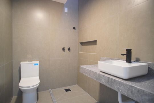 Banheiro da Suíte 2 de casa de condomínio à venda com 3 quartos, 224m² em Sarandi, Porto Alegre