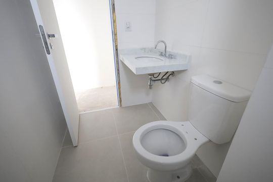 Banheiro Suíte 1 de apartamento à venda com 3 quartos, 117m² em Vila Assunção, Santo André