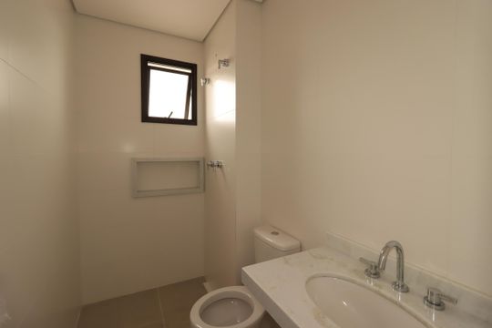 Banheiro da Suíte 2 de apartamento à venda com 3 quartos, 117m² em Vila Assunção, Santo André