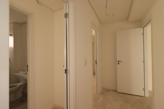 Corredor de apartamento à venda com 3 quartos, 117m² em Vila Assunção, Santo André