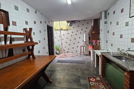 Área externa de casa à venda com 3 quartos, 235m² em Jardim Las Vegas, Santo André