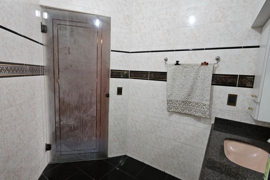 Banheiro de casa à venda com 3 quartos, 235m² em Jardim Las Vegas, Santo André