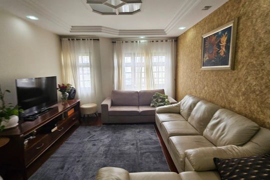 Casa à venda com 3 quartos, 235m² em Jardim Las Vegas, Santo André