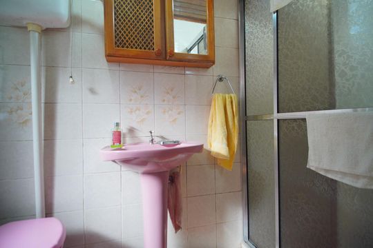 Banheiro Corredor de casa para alugar com 2 quartos, 300m² em Jardim Carvalho, Porto Alegre