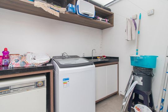 Quintal de casa à venda com 3 quartos, 187m² em Aberta dos Morros, Porto Alegre