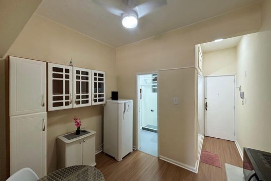 Sala de apartamento para alugar com 1 quarto, 45m² em Copacabana, Rio de Janeiro
