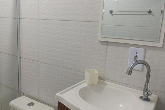 Banheiro de apartamento para alugar com 1 quarto, 21m² em Cidade Ocian, Praia Grande