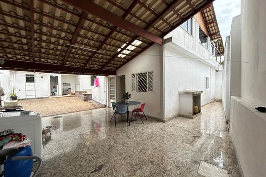 Casa à venda com 5 quartos, 278m² em Alípio de Melo, Belo Horizonte