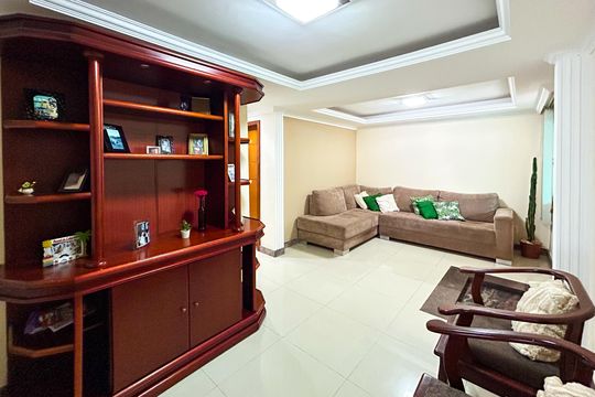 Casa à venda com 5 quartos, 278m² em Alípio de Melo, Belo Horizonte