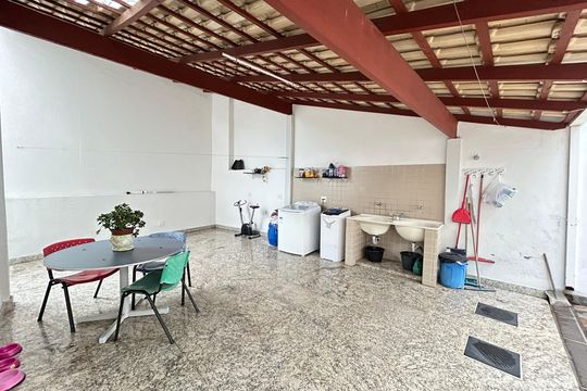 Casa à venda com 5 quartos, 278m² em Alípio de Melo, Belo Horizonte