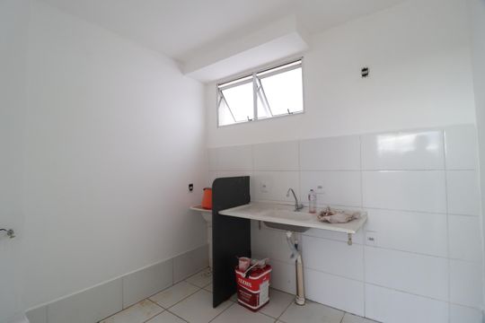 Cozinha de apartamento para alugar com 2 quartos, 44m² em Chácaras Tubalina E Quartel, Uberlândia