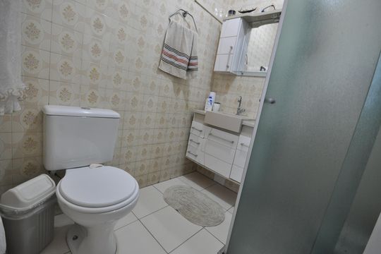 Banheiro  de casa à venda com 2 quartos, 132m² em Parque Vitoria, São Paulo