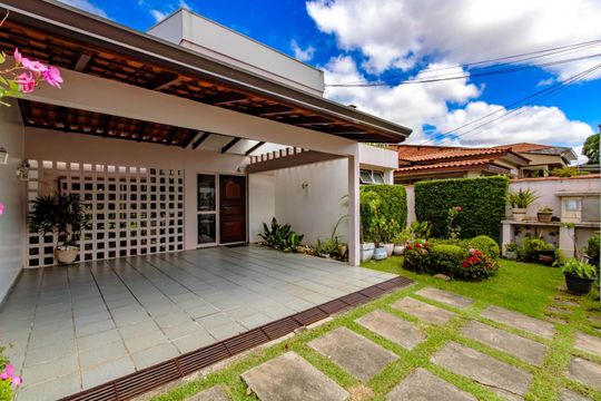 Área externa de casa para alugar com 4 quartos, 359m² em Vila Gumercindo, São Paulo