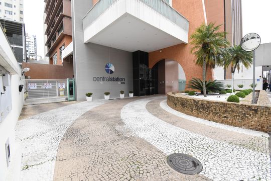 Fachada de apartamento à venda com 1 quarto, 43m² em Centro, Curitiba