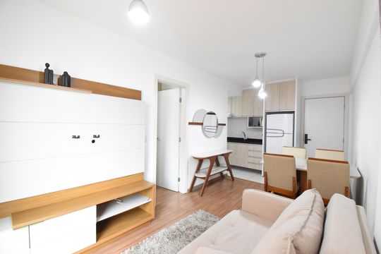Sala de apartamento para alugar com 1 quarto, 43m² em Centro, Curitiba