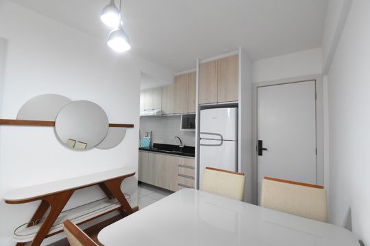 Sala de apartamento à venda com 1 quarto, 43m² em Centro, Curitiba