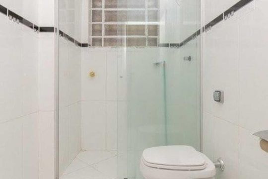 Banheiro  de apartamento para alugar com 2 quartos, 58m² em Centro Histórico, Porto Alegre