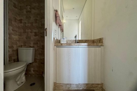 Banheiro de apartamento à venda com 2 quartos, 47m² em Vila Itapegica, Guarulhos