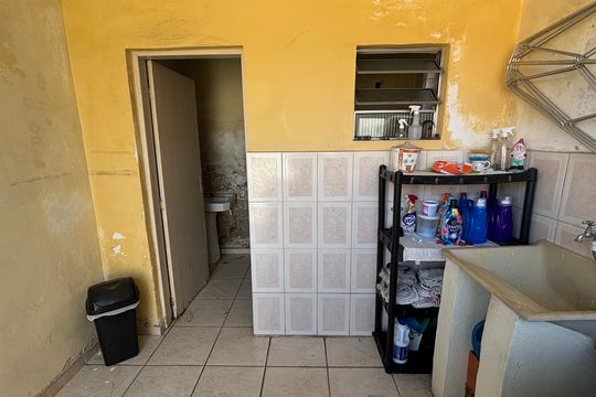 Quintal - Area de Serviçø de casa à venda com 2 quartos, 68m² em Parque Capuava, Santo André