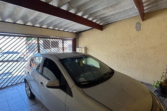 Garagem de casa à venda com 2 quartos, 68m² em Parque Capuava, Santo André