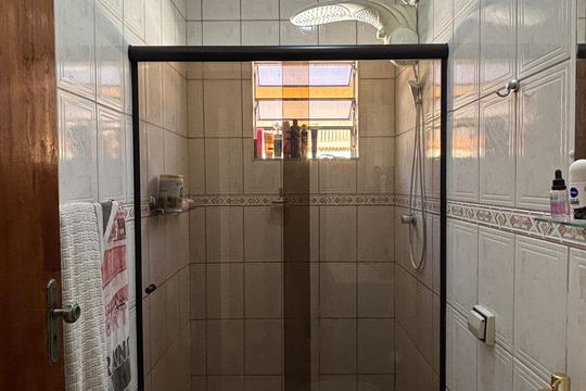 Banheiro de casa à venda com 2 quartos, 68m² em Parque Capuava, Santo André