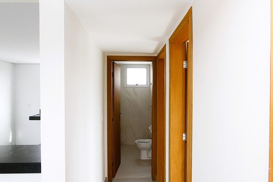 Corredor de apartamento à venda com 3 quartos, 87m² em Padre Eustáquio, Belo Horizonte