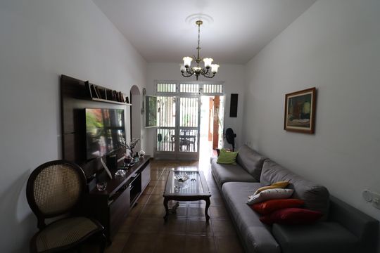 Sala de casa à venda com 6 quartos, 360m² em Bancários, Rio de Janeiro