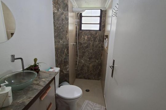 Banheiro de apartamento à venda com 2 quartos, 48m² em Santa Terezinha, São Bernardo do Campo