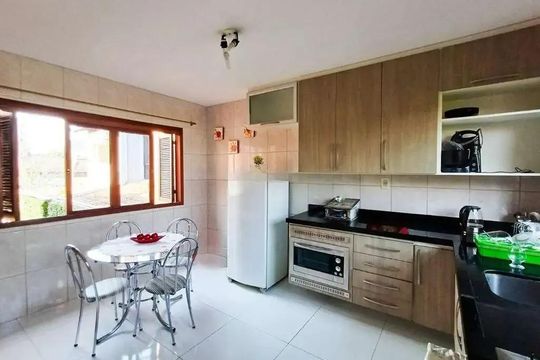 Cozinha  de casa para alugar com 3 quartos, 220m² em Cavalhada, Porto Alegre