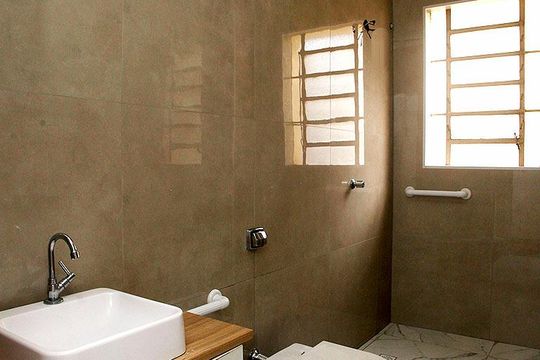 Banheiro 1 de apartamento à venda com 3 quartos, 159m² em Centro Histórico, Porto Alegre