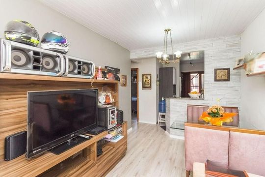Sala de casa à venda com 2 quartos, 54m² em Hípica, Porto Alegre