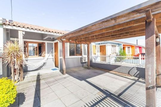 Área Externa de casa à venda com 2 quartos, 54m² em Hípica, Porto Alegre
