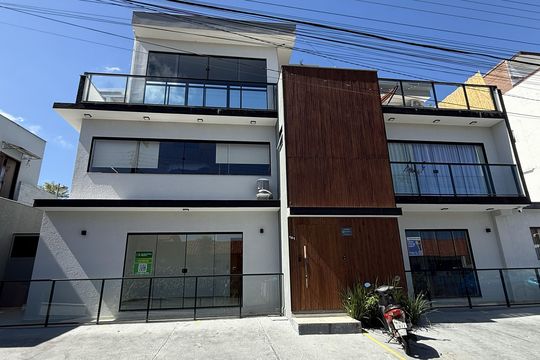 Fachada de kitnet/studio para alugar com 1 quarto, 36m² em Rio Tavares, Florianópolis