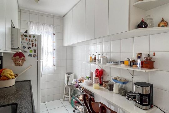 Cozinha de apartamento à venda com 2 quartos, 62m² em Jardim Santa Emilia, São Paulo