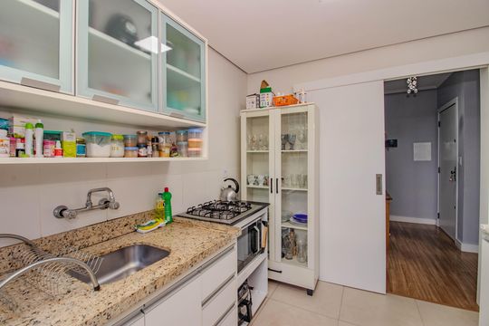 Cozinha e Área de Serviço de apartamento à venda com 2 quartos, 66m² em Cristo Redentor, Porto Alegre