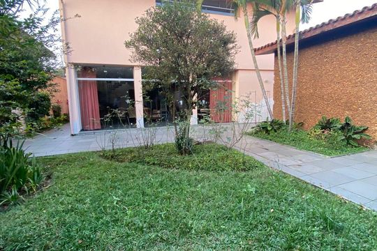Área externa de casa à venda com 4 quartos, 560m² em Alto de Pinheiros, São Paulo