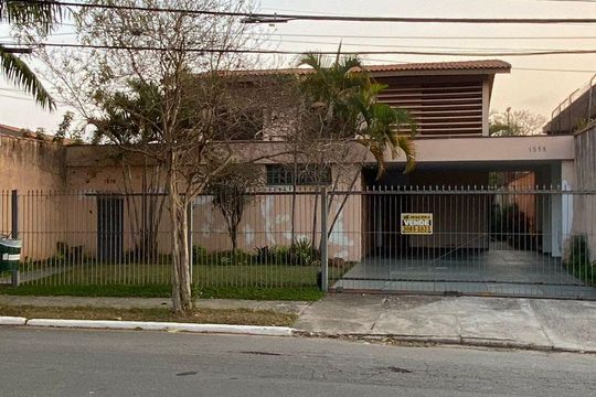 Fachada de casa à venda com 4 quartos, 560m² em Alto de Pinheiros, São Paulo