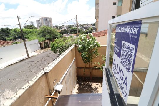 Plaquinha de apartamento para alugar com 2 quartos, 55m² em Santa Mônica, Uberlândia